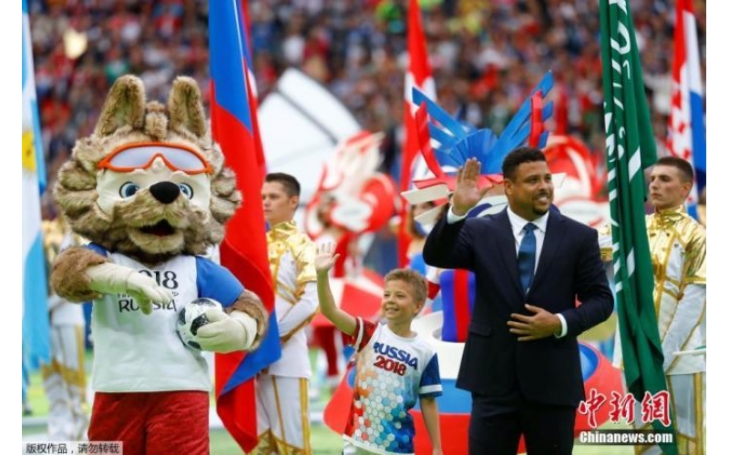 44岁的“外星人”罗纳尔多，在中年危机里沦陷