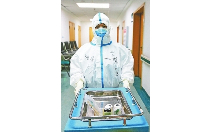 援鄂护士返程前收到小学生来信 半年后回武汉履行约定